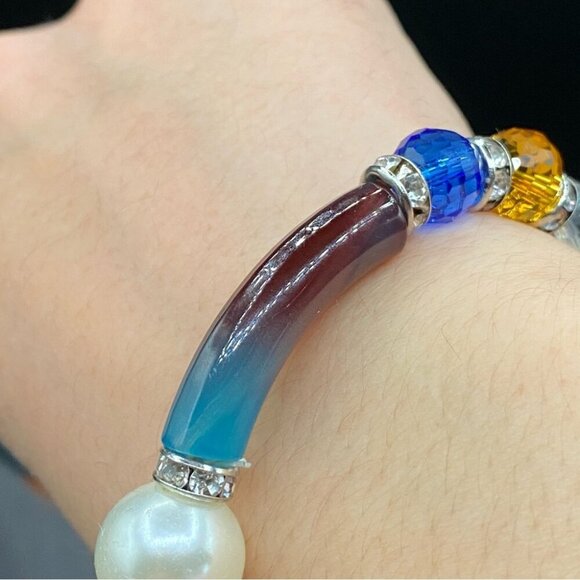 Vibrant Crystal Glass Beads and Ombre Lucite Stretch Bracelet - Picture 5 of 13